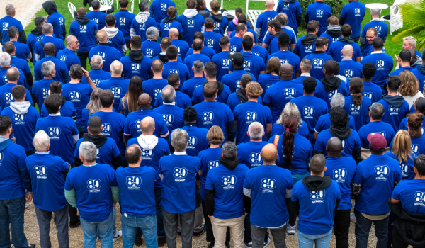 Photo seminaire groupe de dos zoom